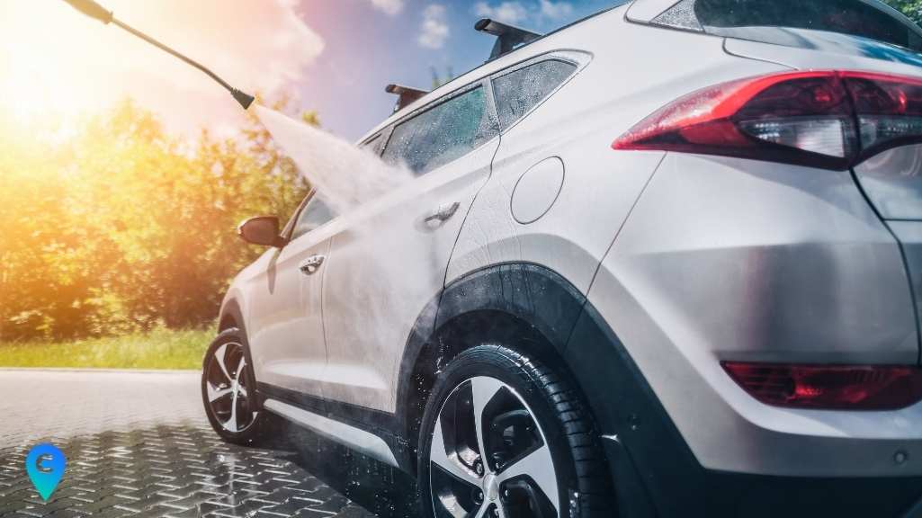 Perbedaan cuci mobil biasa vs steam